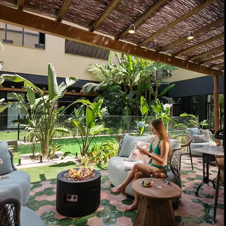 מלון Saman Boutique 4*